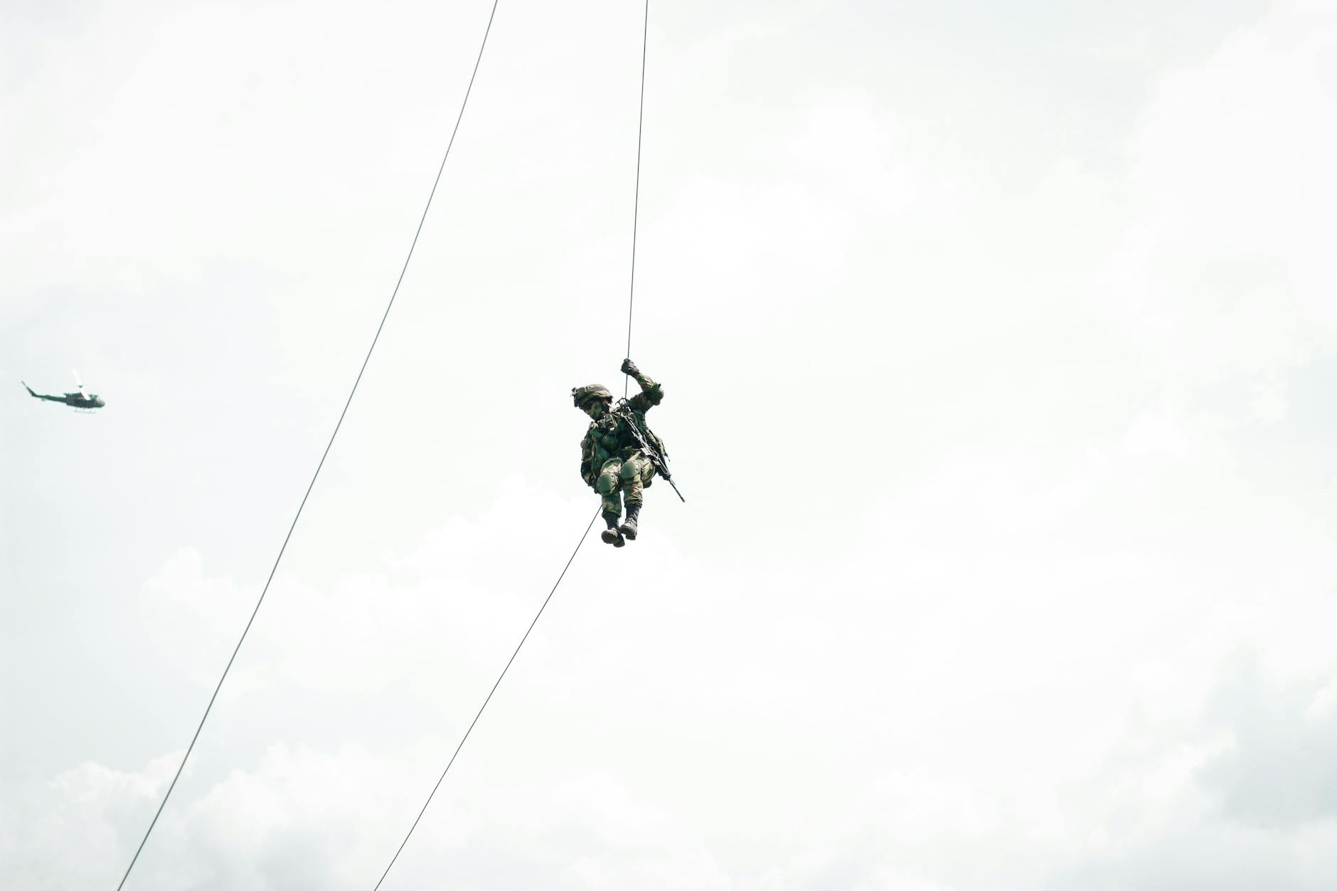 U.S. Forces Successfully Rescue F-15E Officer from Iranian Territory After Intense Combat